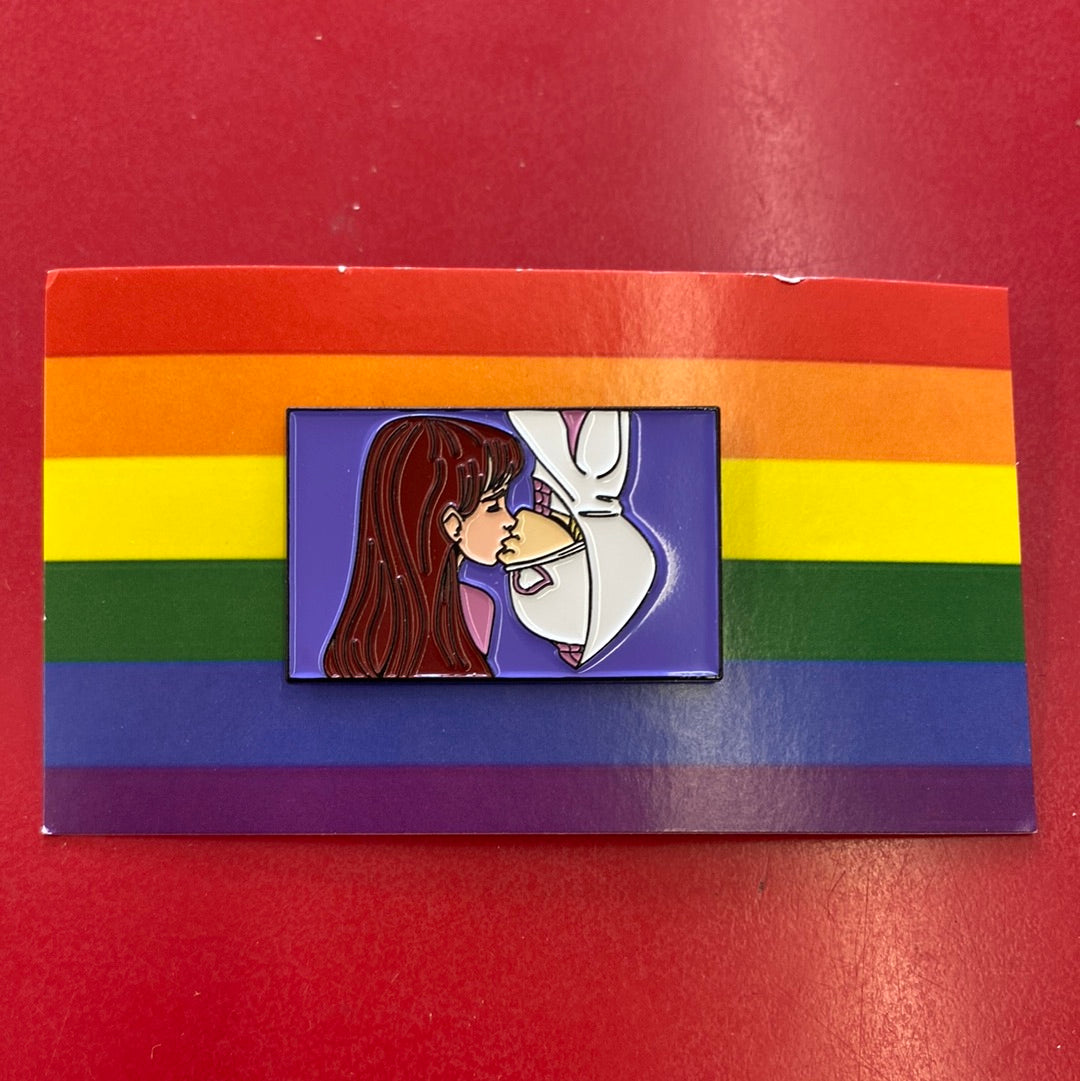 Gwen/MJ Pride Pin